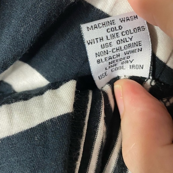 Ava & Grace long sleeve Womens Size Large Black and white stripe high low tunic - Picture 2 of 5